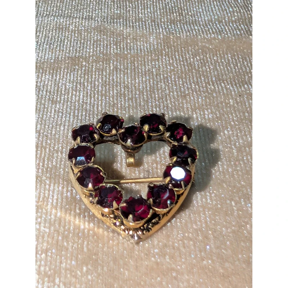 Vintage Gold Tone Red Rhinestone Heart Brooch Pendant Victorian Revival Pin‎